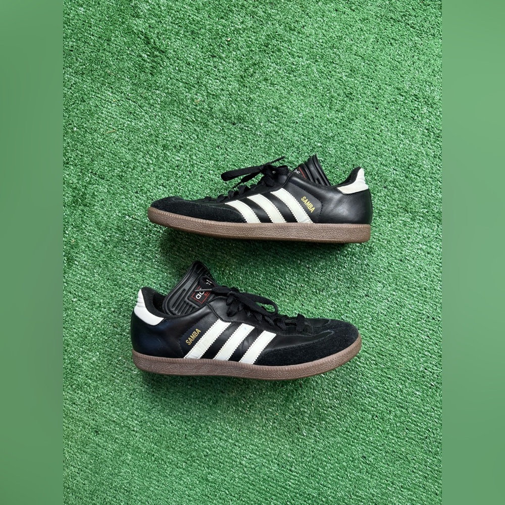 Vintage adidas sambas 8.5